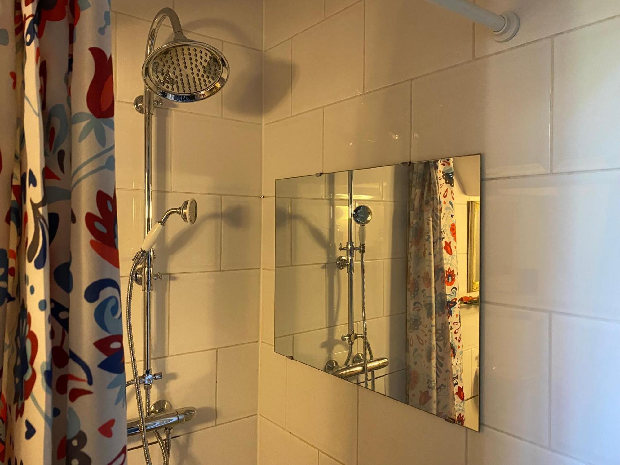 Vakantie Appartement Goedereede Let Op De Badkamer Moet Met Andere Gasten Gedeeld Worden Exterior photo